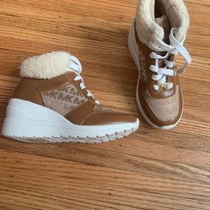 Tan brown girls boots Brand New never worn